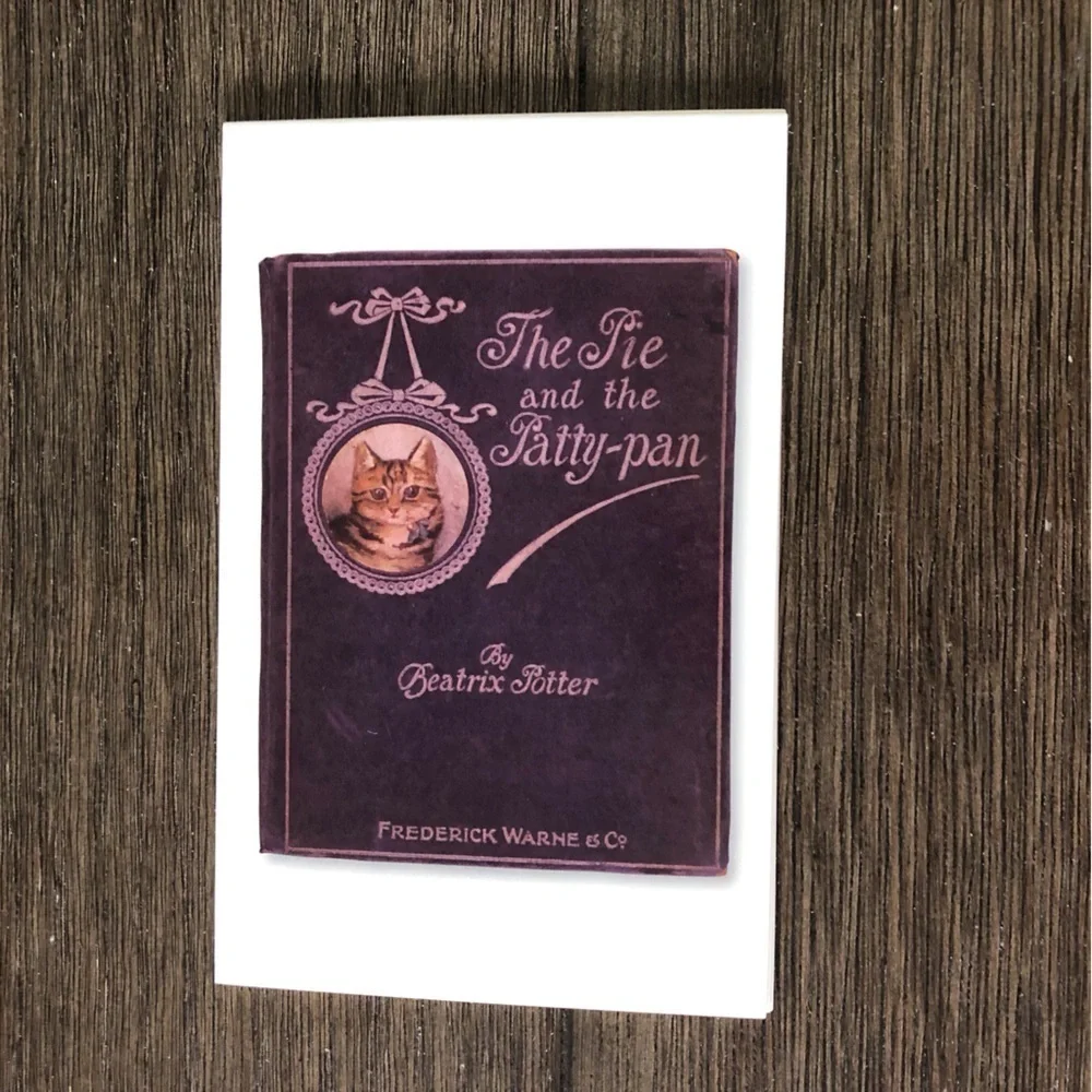 The World of Peter Rabbit Postcards: Histsorical book covers (Set of 5)